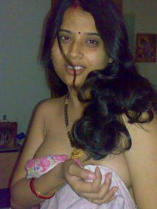 Desi Bhabhi hot big tits nude pic