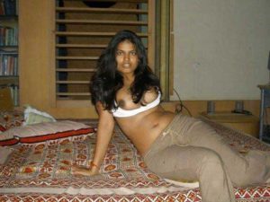 Desi Bhabhi hot nude pic