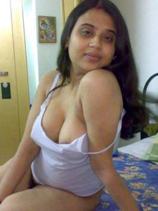 Desi Bhabhi nude sexy boobs pic