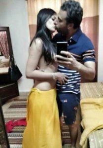 Desi Couple hot xxx kiss selfie