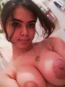 Desi Teen hot nude bathroom selfie