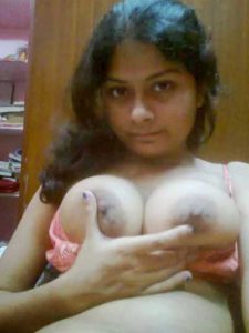 Desi Teen nude big boobs selfie