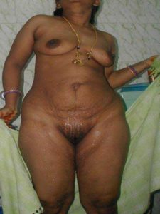 Desi aunty hot curvy nude pic