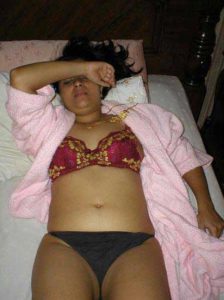 Desi bhabhi sleeping hot pic