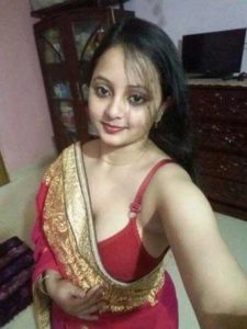 Desi teen in saaree pic