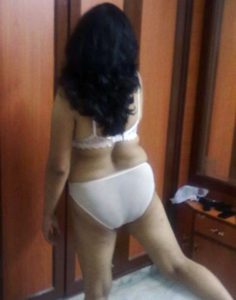 amateur desi indian housewife wife showing gaand