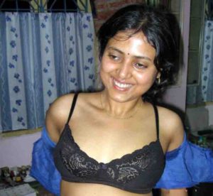 amateur desi wife stripping her blouse