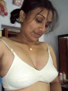  Indian mature housewives