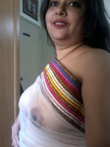 beautiful boobs indian mature housewife nude photos