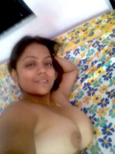 chubby indian babe big boobs selfie