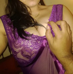 desi gf squeezing round boobs