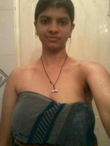 desi indian hottie nude bath picture