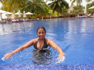 desi indian new wife nude smimming in hotel smimming pool