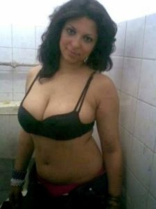indian mature housewife nude photos
