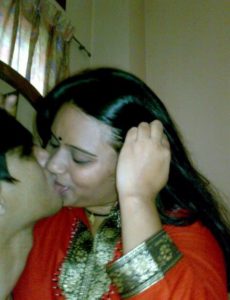 indian secretary smooching