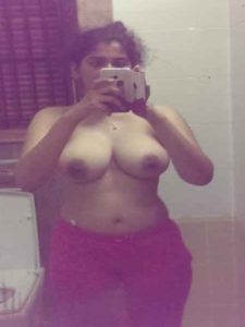 tamil babe click big tits pic in bathroom