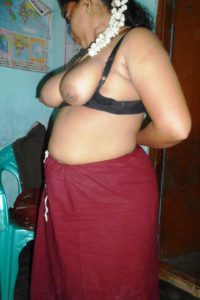 Big boobs desi nude aunty