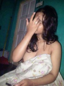 Desi ladki nude boobs