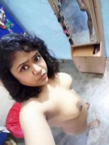 Desi hit naked babe boobs pic