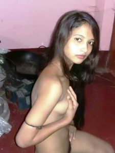 Desi slim figure babe nude