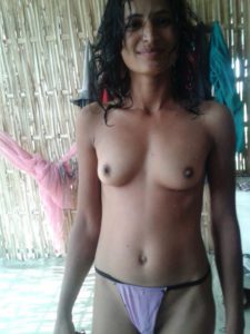 SLim desi indian naked tits babe pic