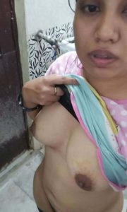 Aunty desi nude tit