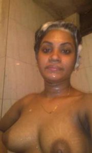bathing bhabhi