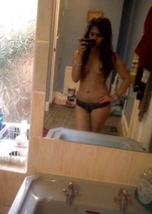 bathroom selfie nude