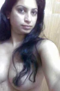 Beautiful-bhabhi-taking-a-sexy-selfie