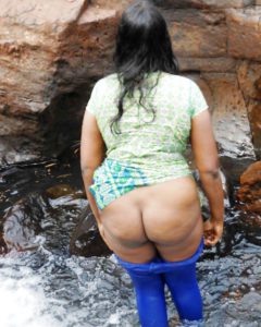 Desi-Bhabhi-ass-pussy-show-pics-outdoor