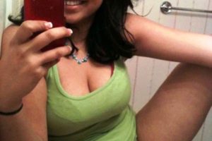 doodhwali-punjabi-nangi-college-girl-shaved-chut-selfie