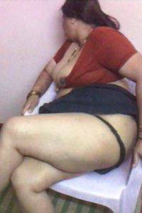 erotic-moti-indian-aunty-nangi-gaand