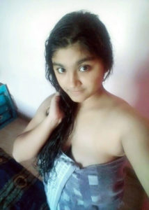 Indian desi teen babes showing nipps