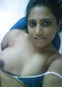 lusty amateur desi aunty