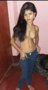 pretty small tits desi nude girl