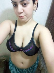 pakistani bhabhi cute selfie