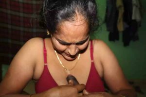 Randi Bhabhi blowjob at home