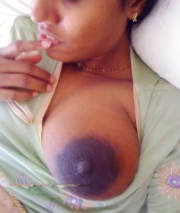 indian aunty with huge tits