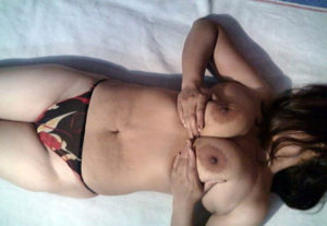 indian aunty with huge tits