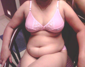 chubby desi aunty