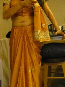 wife in saree