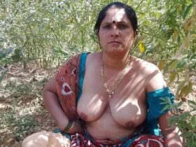 auty showing boobs outdoor