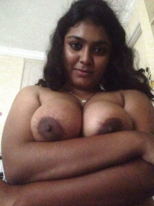 chubby lady showing her juicy tits