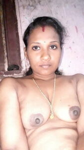 curvy desi hot bhabhi