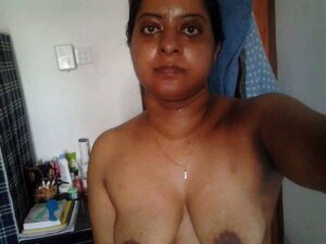 naked busty mommy