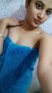 cute looking desi babe