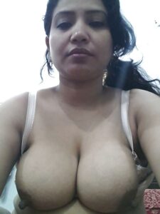 horny Delhi bhabhi's