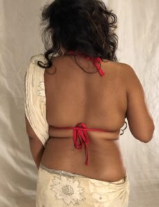 sexy hindu bhabhi showing her back