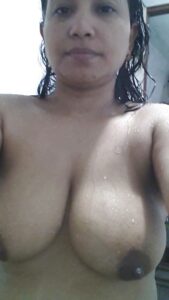 wet desi horny Delhi bhabhi's