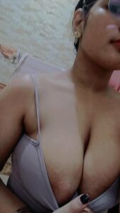 beautiful huge tits aunty